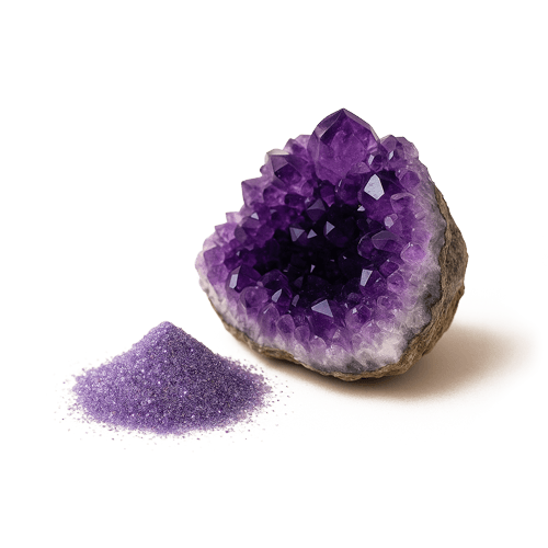 Amethystdruse und ein Häufchen Amethystpulver davor